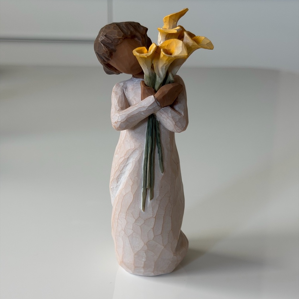 Willow Tree Gratitude Girl With Yellow Calla Lilies Figurine 2022 - Home Decor